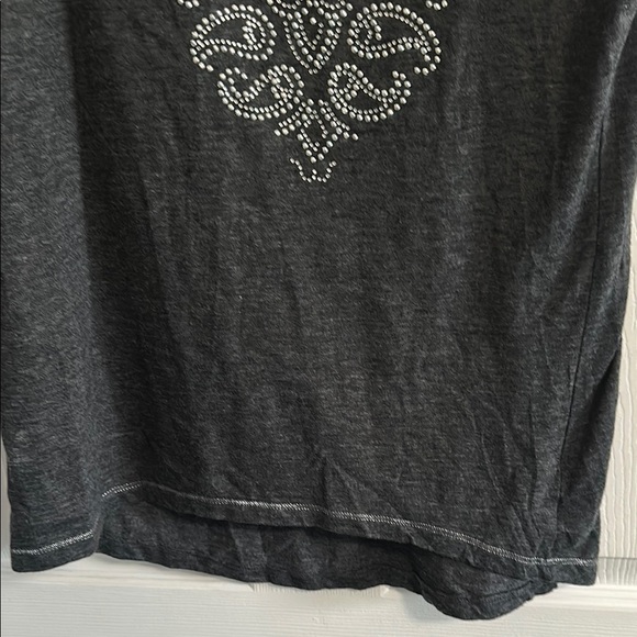 Maurice’s Premium Rhinestone s/s hi-low top Size Medium - Picture 4 of 4